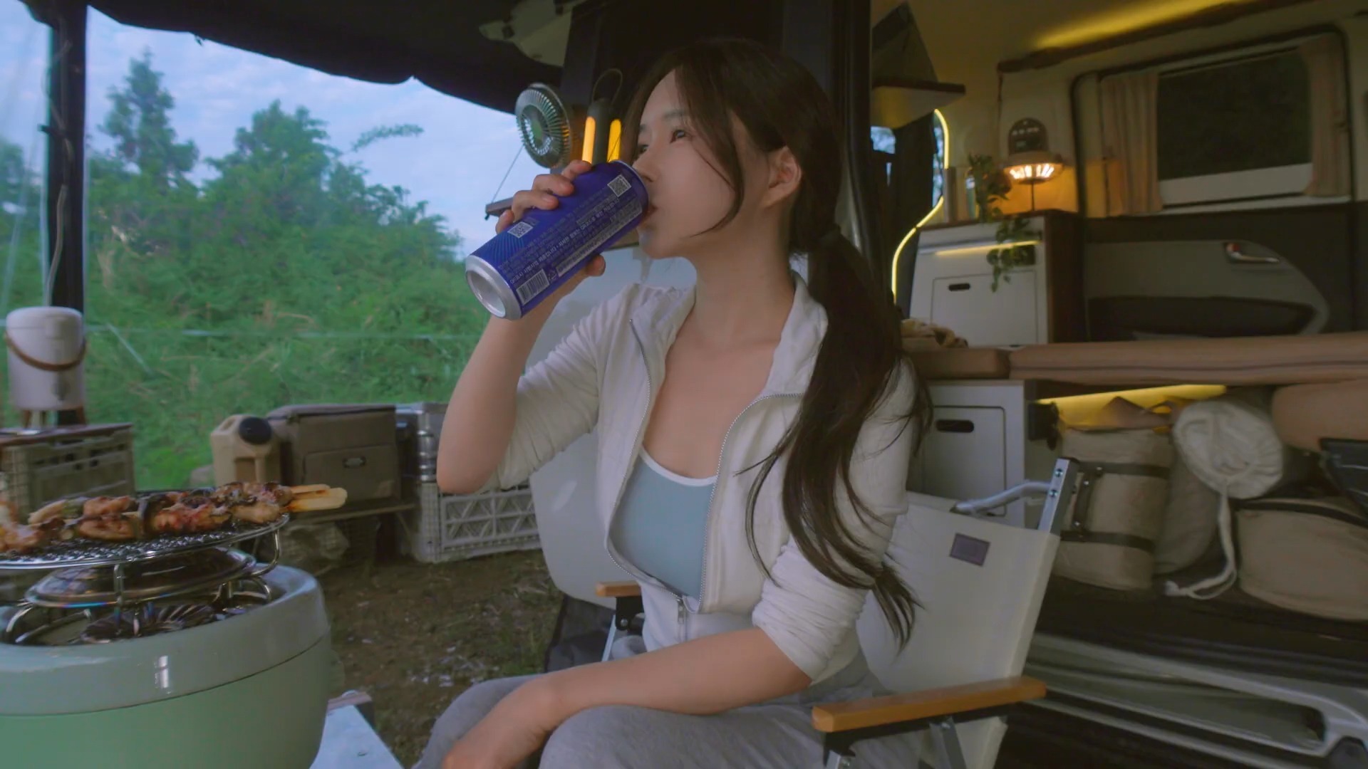 内蒙古二连浩特铁路口岸今年通行中欧班列突破2000列